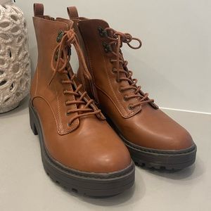 Universal Thread Boots